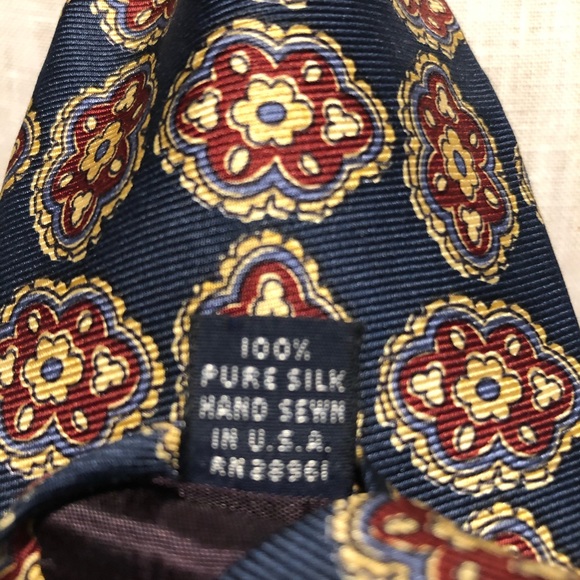 Burberry of London Patterned SilK Men’s Necktie - Picture 4 of 6